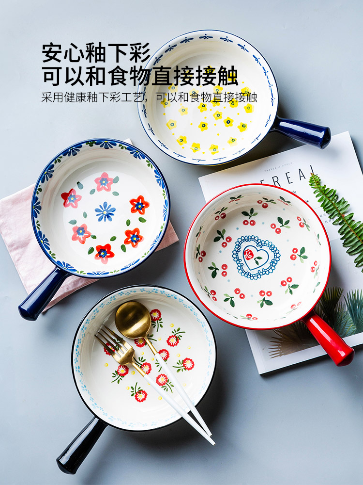 Modern housewives creative hand - made ceramic baking bowl of fruit salad bowl bowl in hand a microwave oven is cheese baked bread and butter