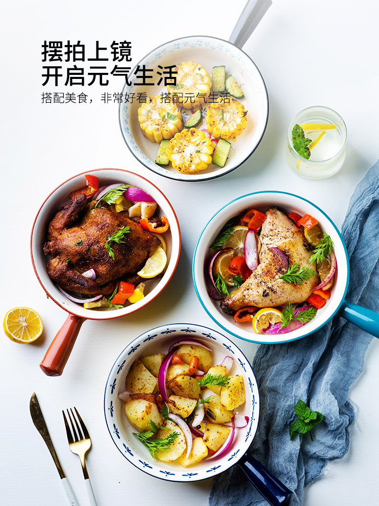 Modern housewives creative hand - made ceramic baking bowl of fruit salad bowl bowl in hand a microwave oven is cheese baked bread and butter