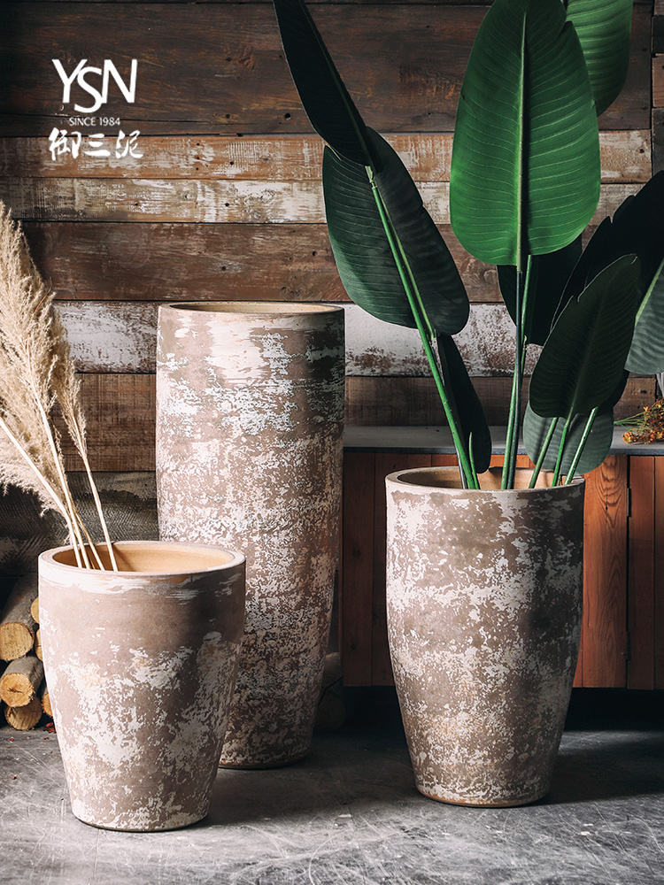 Northern Europe to restore ancient ways do old dry flower is placed ceramic green plant hydroponic POTS of large diameter flowerpot vase of indoor the plants