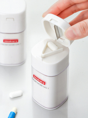 Вырезать наркотиков 日本切药器药片剪碎便携随身磨药碾药分药切割器研磨神器儿童药盒