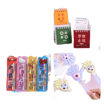 (3 pieces for 3 yuan) 1 desk calendar with inspirational text 1 five-piece stationery card 1 football handbell color