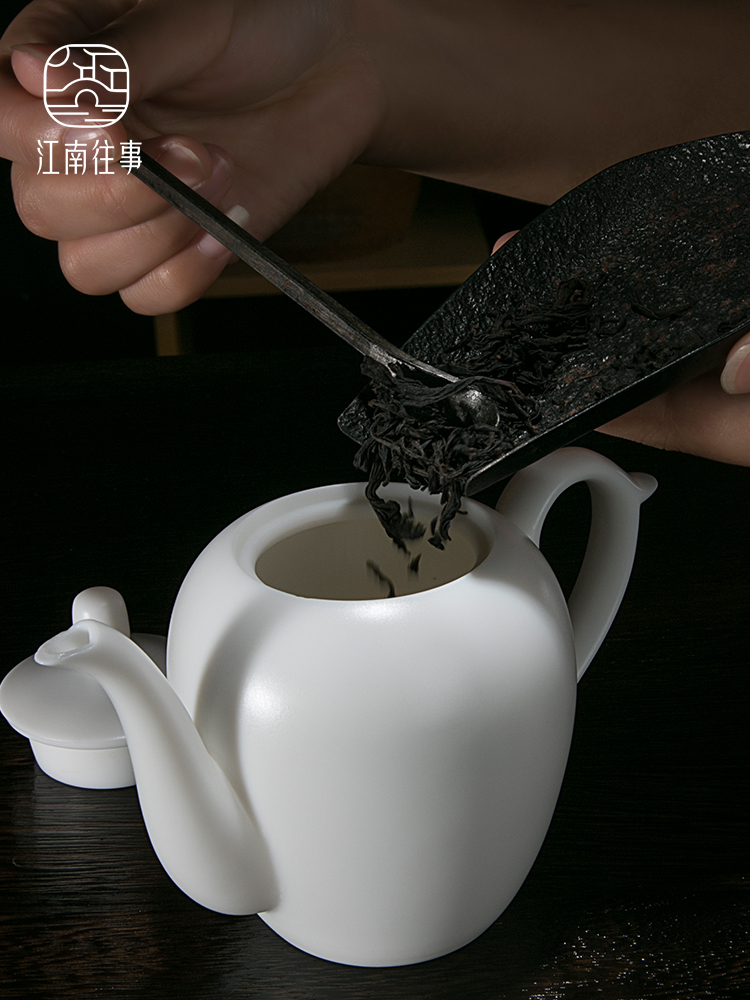 Jiangnan past China white porcelain teapot kung fu tea set ceramic teapot suet jade beauty shoulder single pot