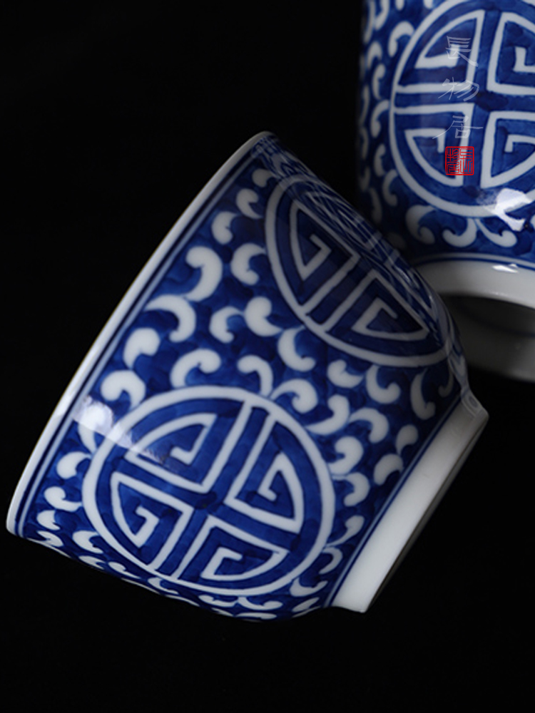 Offered home - cooked in jingdezhen blue and white space group long - lived grain ceramic sample tea cup hand - made porcelain tea cups