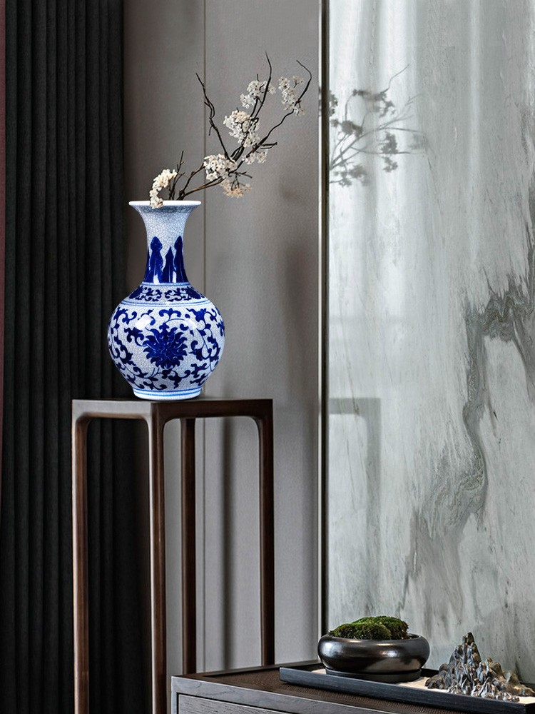 Jingdezhen ceramics antique blue and white porcelain vases, flower arranging is the modern Chinese style living room decorations crafts