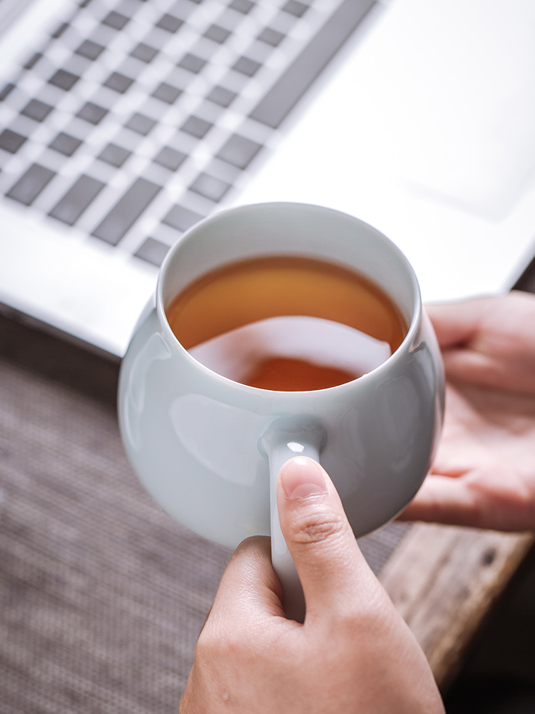 Jingdezhen ceramic filter cup tea cups separation office tea cups with cover keller household water bottle