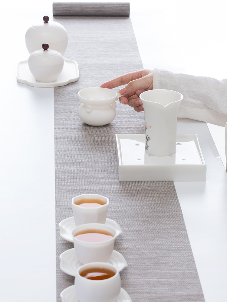 Fair and creation of white porcelain cup hand - made kung fu tea tea tea tea sea points exchanger with the ceramics parts together
