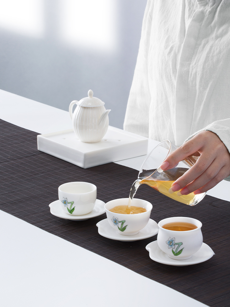 And creation of white porcelain hand - made sample tea cup kung fu tea cups individual cup of dehua ceramic masters cup by hand