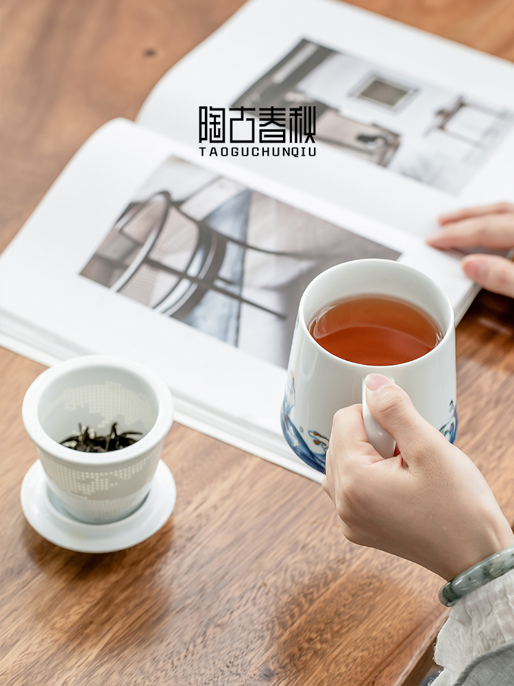 Blue and white porcelain ceramic tea cup with cover filtration separation of tea cup of office cup tea cups of tea cup