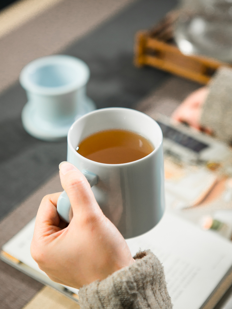 Jingdezhen ceramic cups with cover filter tea cup of tea to separate office cup with the ceramic keller cup water
