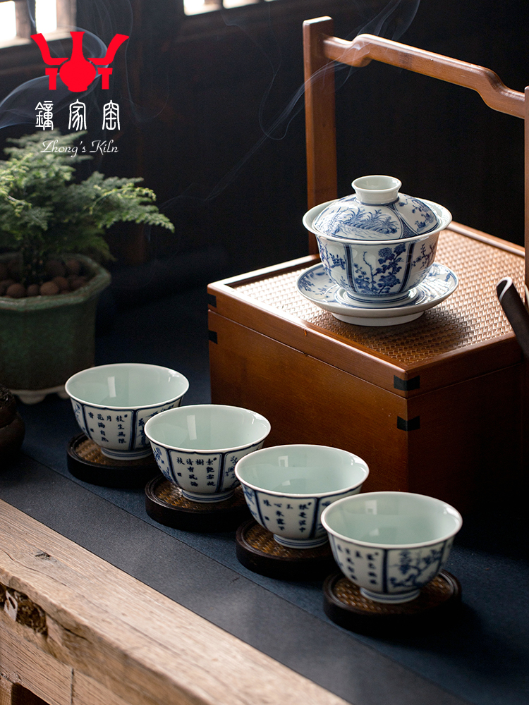 Clock home up jingdezhen blue and white maintain high - end tureen cup tea tureen to use classic hand - drawn twelve flora