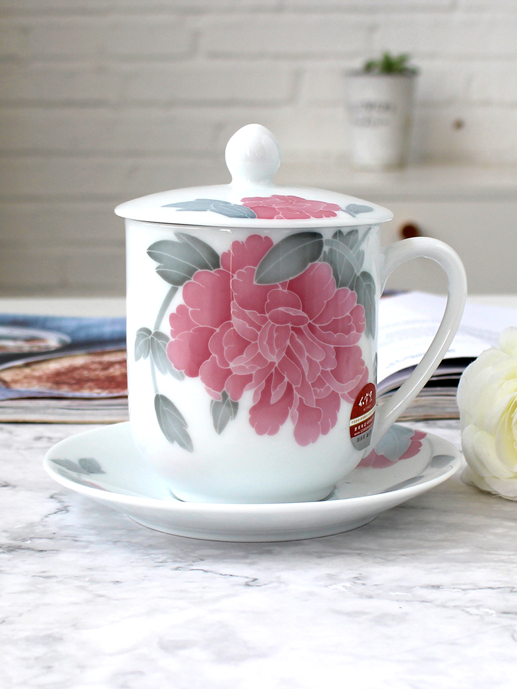 The porcelain cups and saucers under The liling glaze color red guanyao meeting hand - made porcelain cups with cover ceramic gifts office cup