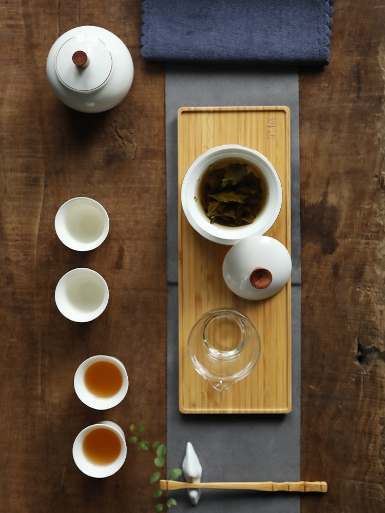 Three thousand ceramic kung fu tea set tea village household dehua white porcelain tea tureen tea cups of a complete set of gift box