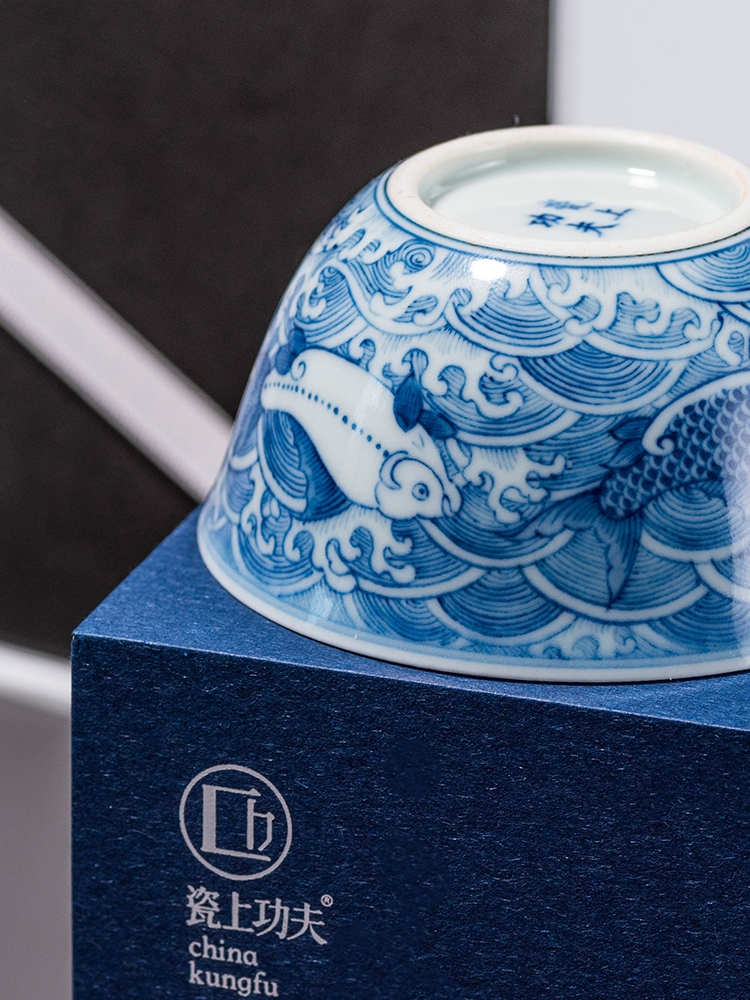 Jingdezhen blue and white master cup pure manual hand - made of high - end small tea cups like a duck to water blue and white porcelain sample tea cup