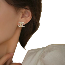 New double c small fragrant wind advanced feeling light and luxurious fashion trends 100 hitch a female ear-ear clip decorated without earholes natural