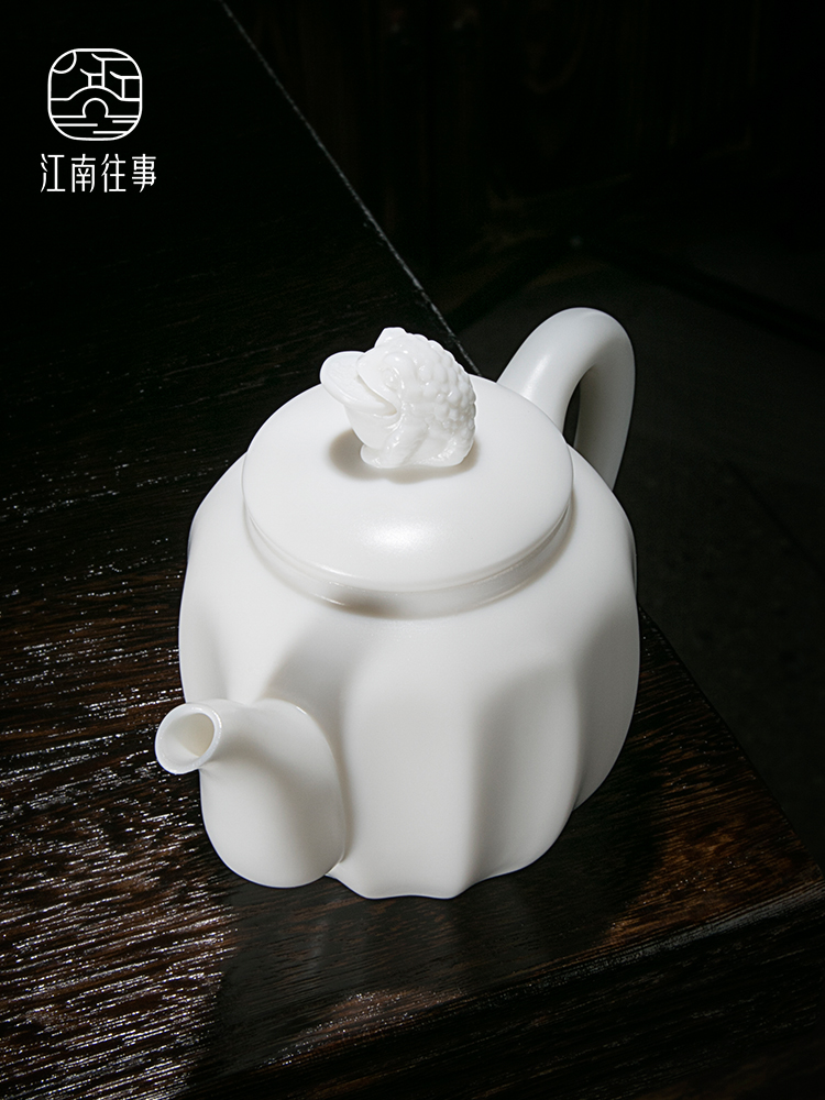 Jiangnan past small ceramic teapot Chinese white lucky spittor pot of white porcelain kung fu tea set and household teapot single pot