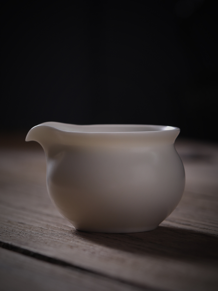 Jiangnan past jade porcelain dehua fair keller suet jade white porcelain points tea kung fu tea tea taking and exquisite small tea sea