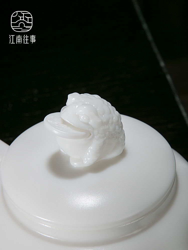 Jiangnan past small ceramic teapot Chinese white lucky spittor pot of white porcelain kung fu tea set and household teapot single pot