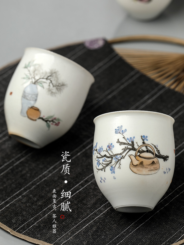 Jingdezhen hand - made firewood tea masters cup a cup of pure checking ceramic kung fu tea cup sample tea cup in use