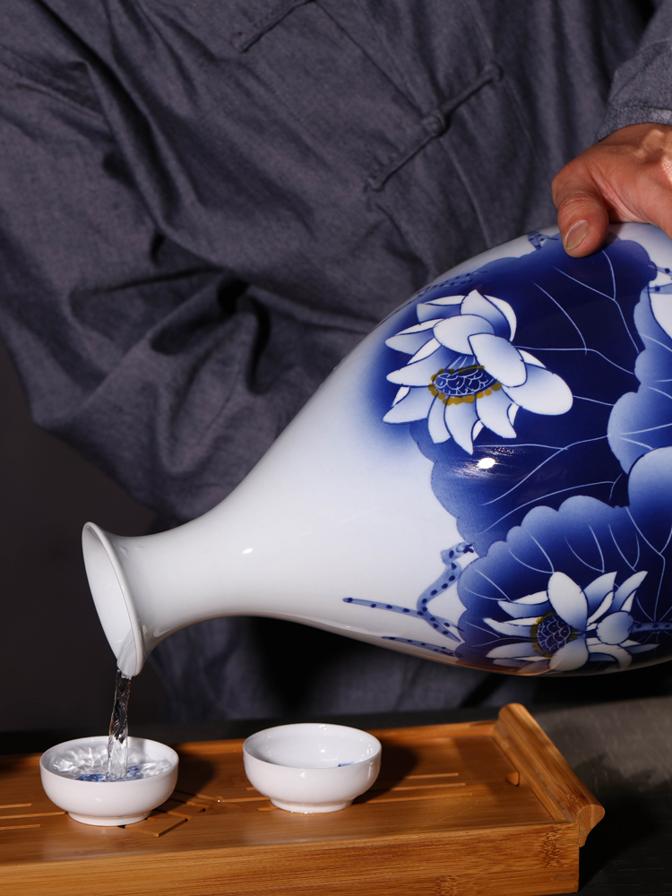 Jingdezhen ceramic bottle hand - made jars 3 jins 5 jins of blue and white porcelain decoration collection 10 jins wine mercifully it hip flask