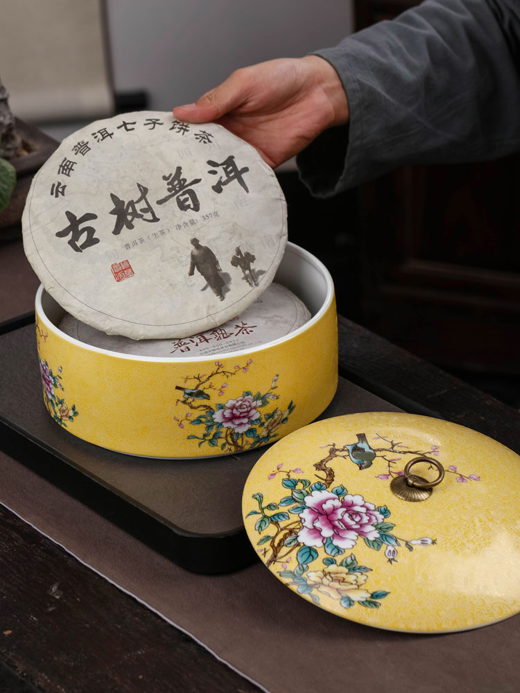Painting of flowers and colored enamel caddy fixings ceramic seal pot large puer tea tea cake box household saving POTS and POTS