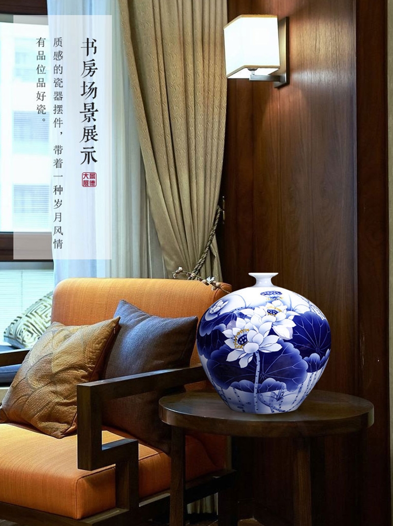 Jingdezhen ceramics hand - made of blue and white porcelain vase in the sitting room TV ark, home decoration crafts porcelain furnishing articles