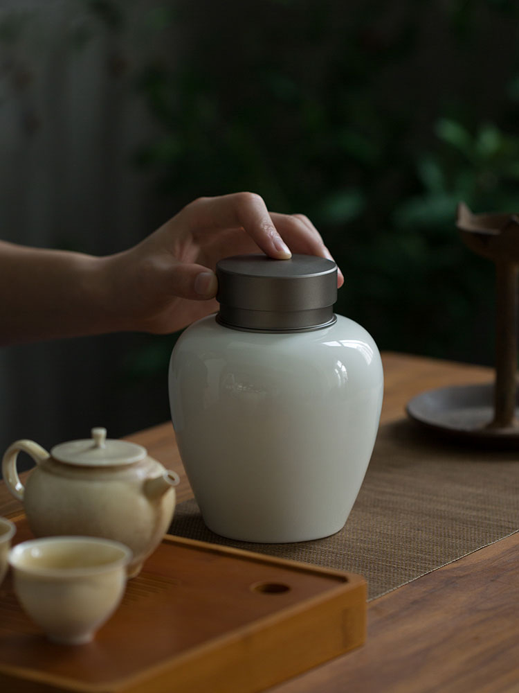 Jingdezhen ceramic seal pot POTS of household small caddy fixings a large black tea, green tea storage POTS storage POTS
