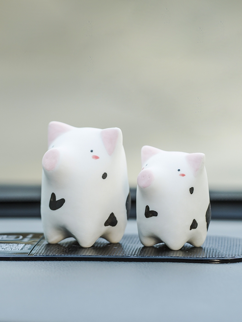 "Little pig" days yi ceramics furnishing articles express cartoon office desktop ornaments pig qualified valentine 's day gift