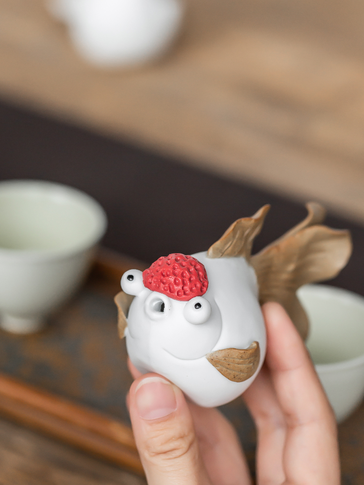 Much luck day yi goldfish tea pet furnishing articles ceramic products can keep playing tea tea tea lucky red and the pledge
