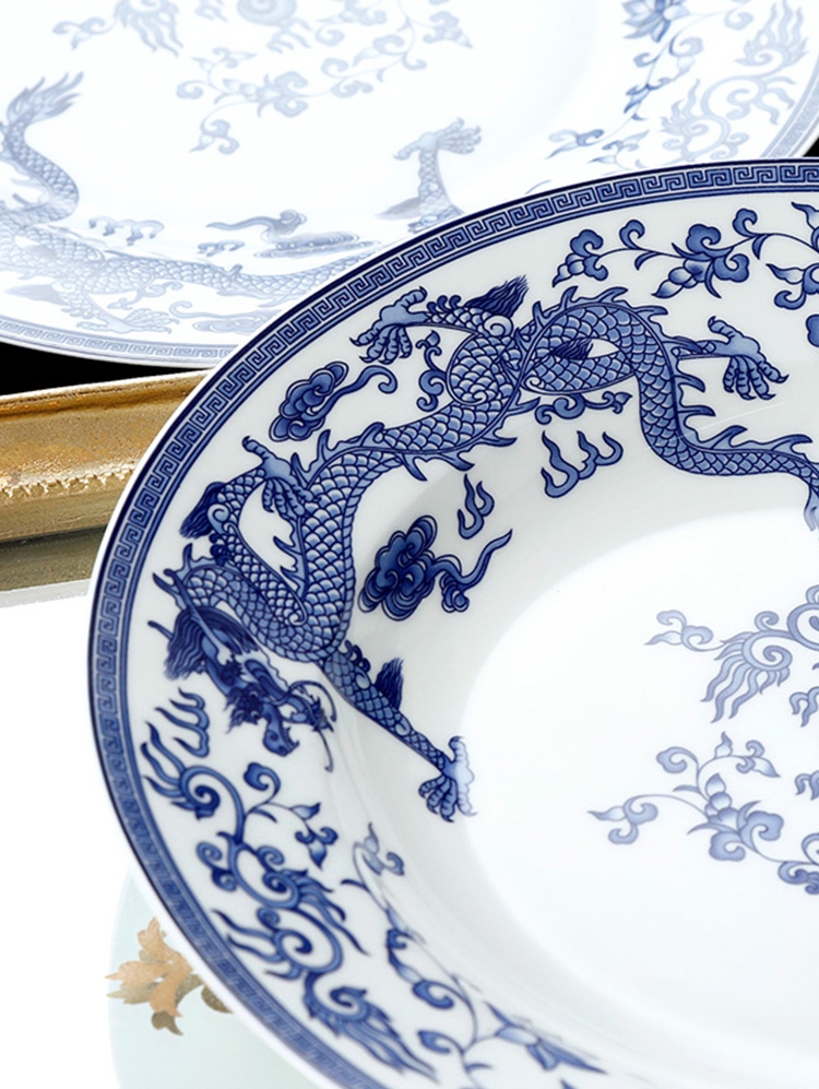 The Chinese blue and white porcelain tableware suit dishes household jingdezhen bowls of ipads plate suit eating the food dish suits for