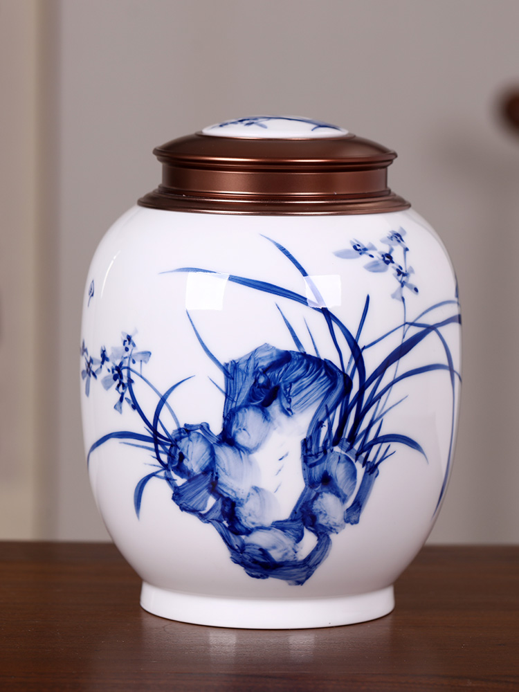 Hand made blue and white porcelain tea pot black tea tea pot store POTS sealed cover large moisture storage tea warehouse