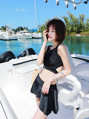 Áo tắm nữ xẻ hai mảnh váy đen bảo thủ thon gọn bụng nhỏ ngực nhỏ tụ tập áo tắm suối nước nóng Hàn Quốc - Bộ đồ bơi hai mảnh