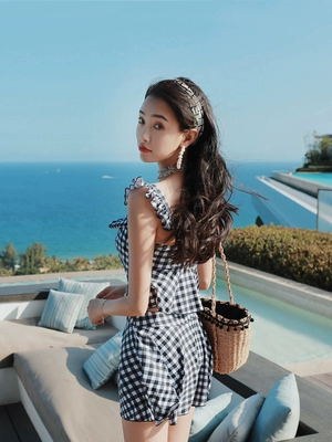 Áo tắm suối nước nóng ngực nhỏ tụ tập đen trắng retro 2019 kỳ nghỉ mới bảo thủ mùa đông đồ bơi chia áo tắm - Bộ đồ bơi hai mảnh