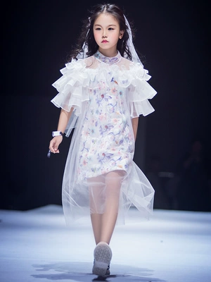 Cô gái catwalk đầm nhỏ chủ nhà mùa hè người mẫu trẻ em mẫu catwalk trình diễn trang phục piano hoa cô gái váy cưới - Váy trẻ em