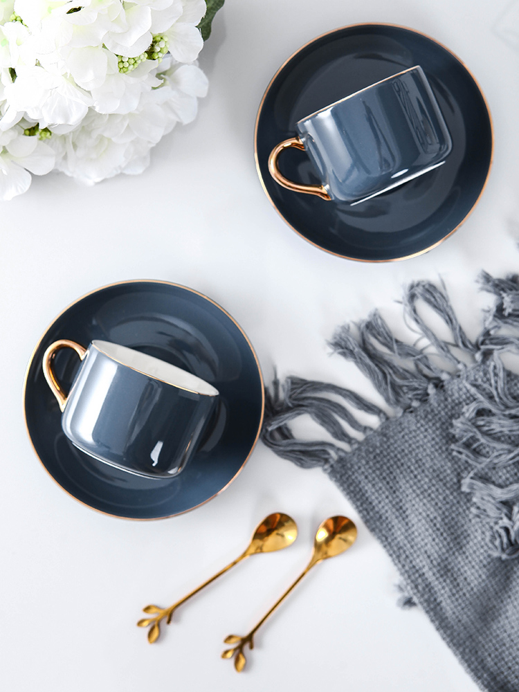British key-2 luxury light ceramic coffee cup small European - style key-2 luxury coffee cups and saucers suit household on the afternoon of camellia tea spoon, cup