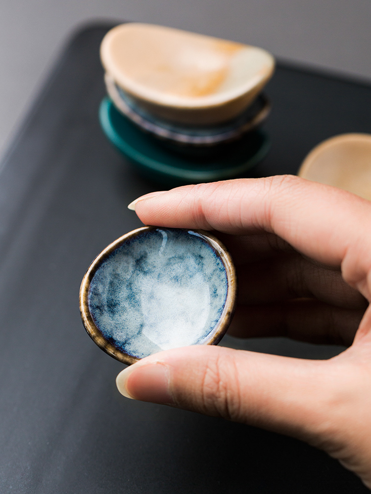 Porcelain color beauty of Japanese variable glaze express chopsticks chopsticks multi - functional ceramic chopsticks holder frame spoon frame pillow zhu doesn a spoon