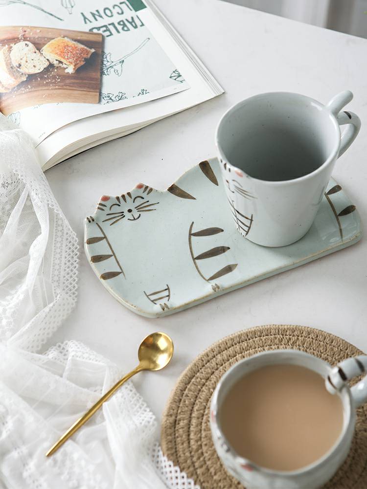 Creative Japanese ceramic keller of coffee cup with content disc coarse pottery hand - drawn cartoon cup a birthday present