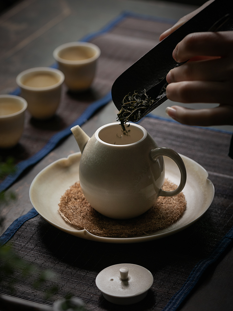 Jiangnan hand past the teapot suit household wood dust dragon egg pot ceramic kung fu tea set single pot little teapot