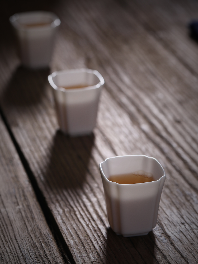 Jiangnan past dehua white porcelain teacup suet jade China ceramic kung fu tea set a single sample tea cup small square cup