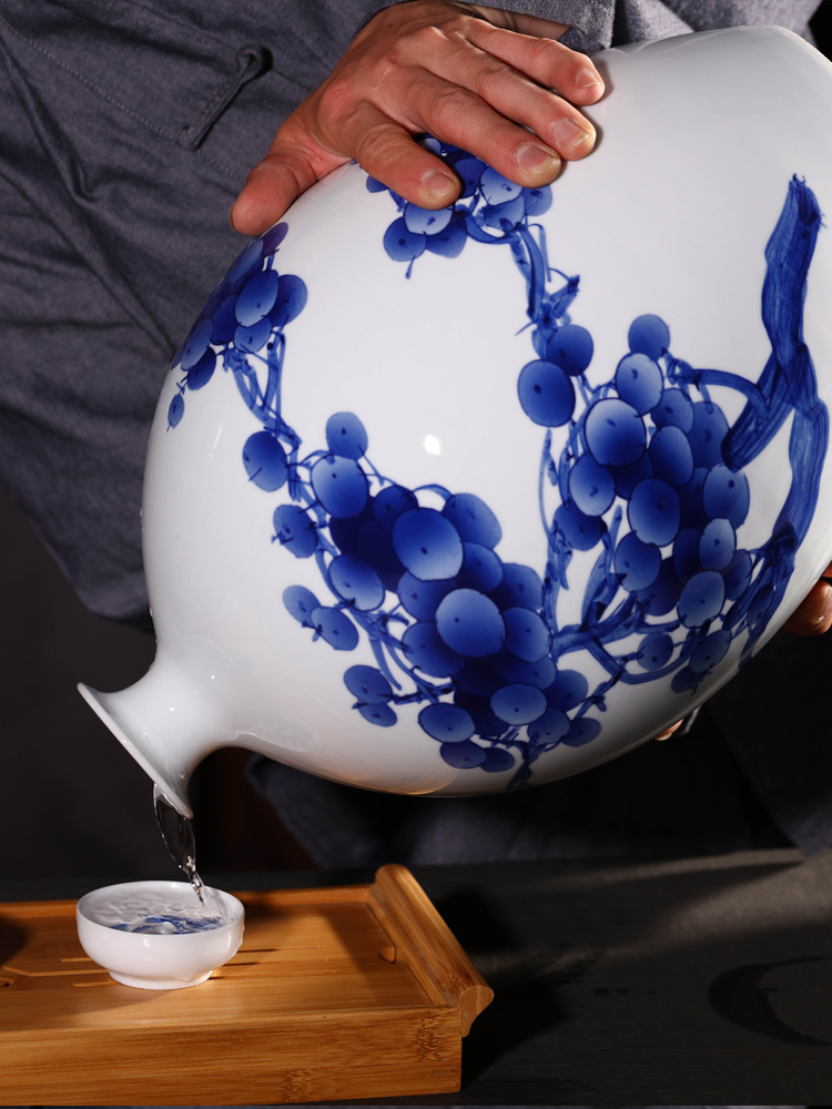 Jingdezhen ceramic terms bottle decorative 10 jins to blue and white porcelain jars 5 kg hand - made of seal it jugs