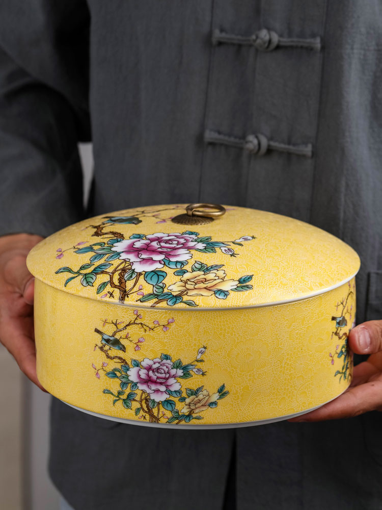 Painting of flowers and colored enamel caddy fixings ceramic seal pot large puer tea tea cake box household saving POTS and POTS