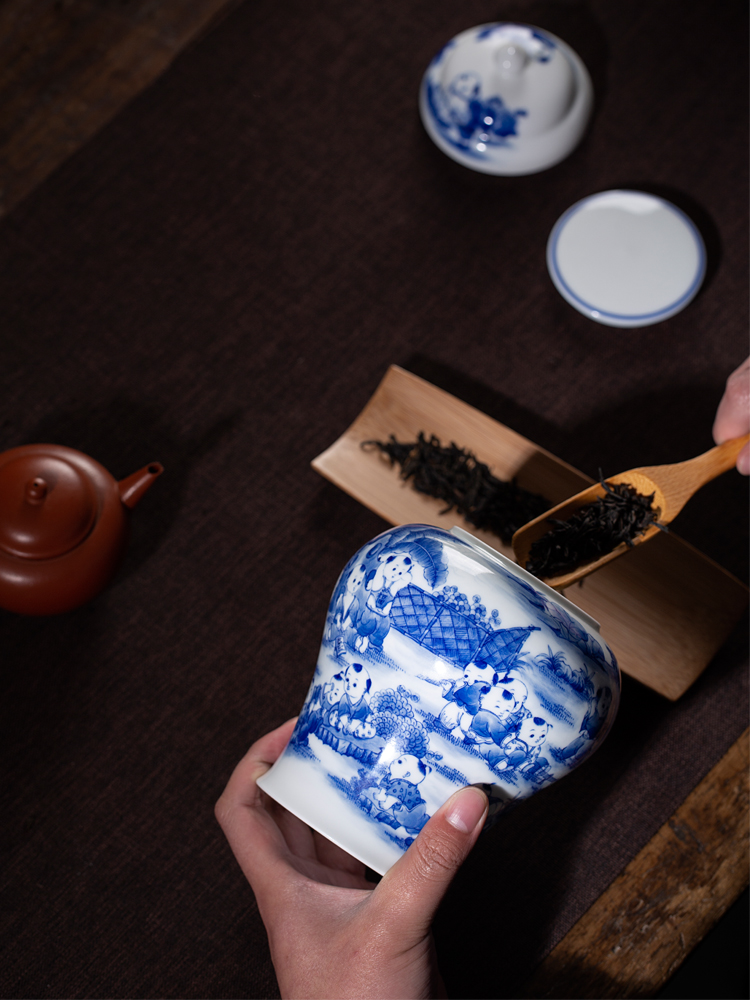 Jingdezhen blue and white porcelain hand - made caddy fixings sealed tank half jins installed under the glaze color the lad pu 'er tea storage tanks
