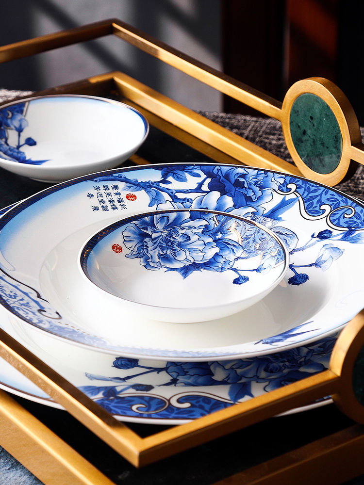 Jingdezhen blue and white porcelain dishes suit household Chinese wind restoring ancient ways ceramic tableware dishes chopsticks combination gift boxes