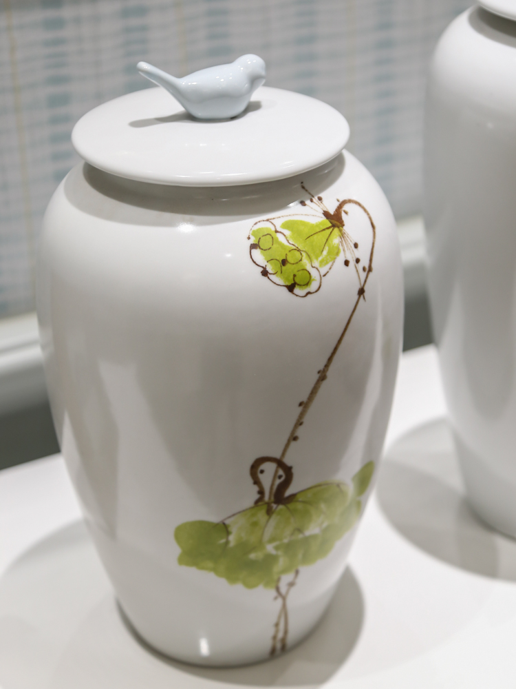 The Rural modern adornment household soft outfit decoration piggy bank furnishing articles jingdezhen ceramic painting of flowers and a porch handicraft