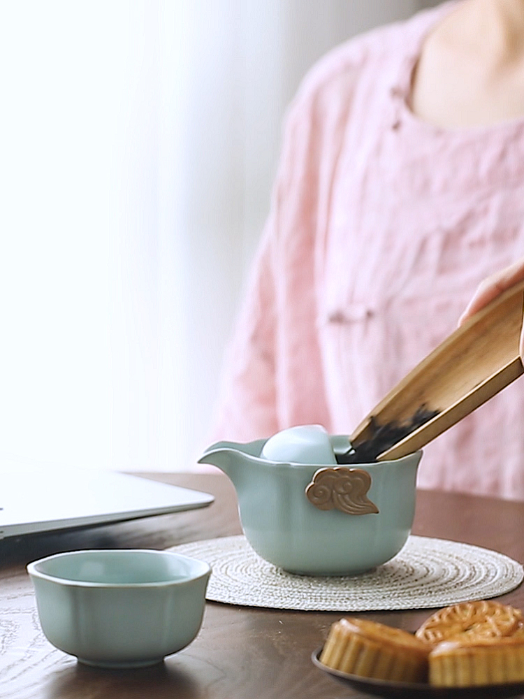Your up crack cup a pot of 2 CPU use portable travel jingdezhen ceramic kung fu tea set cup teapot
