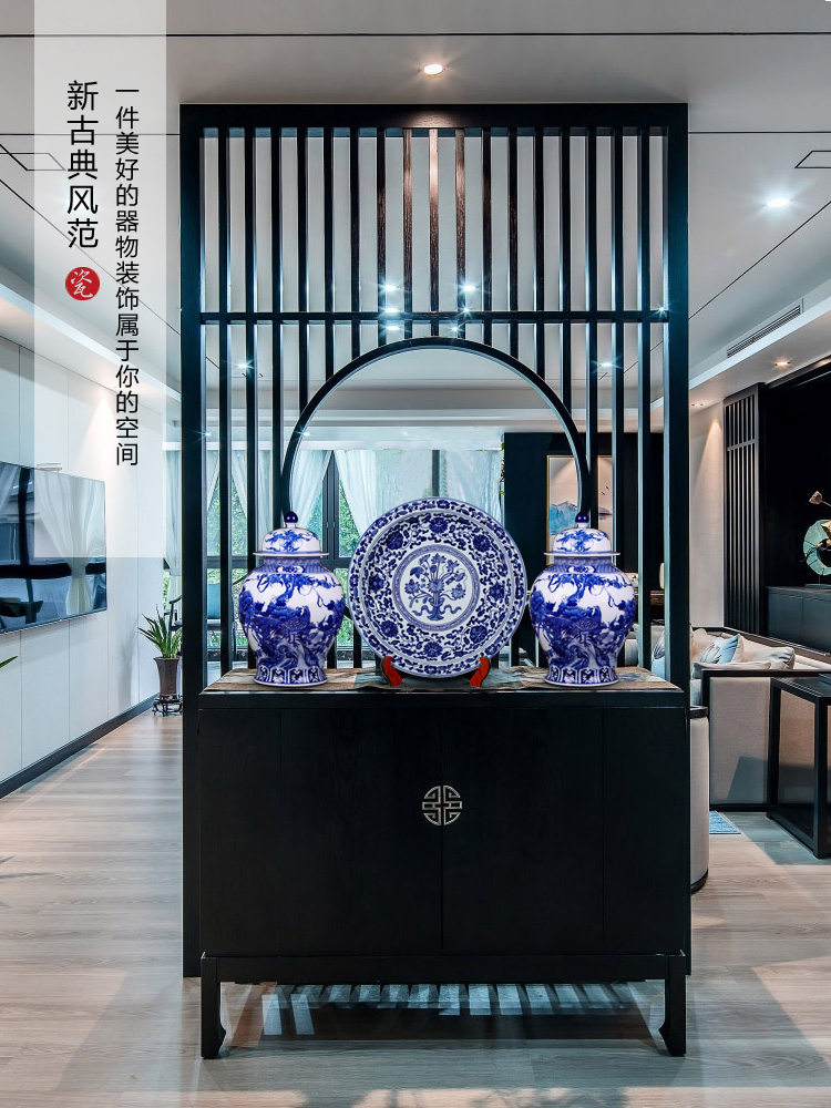 Jingdezhen ceramics, vases, antique blue and white porcelain painting of flowers and general storage tank household craft ornaments furnishing articles