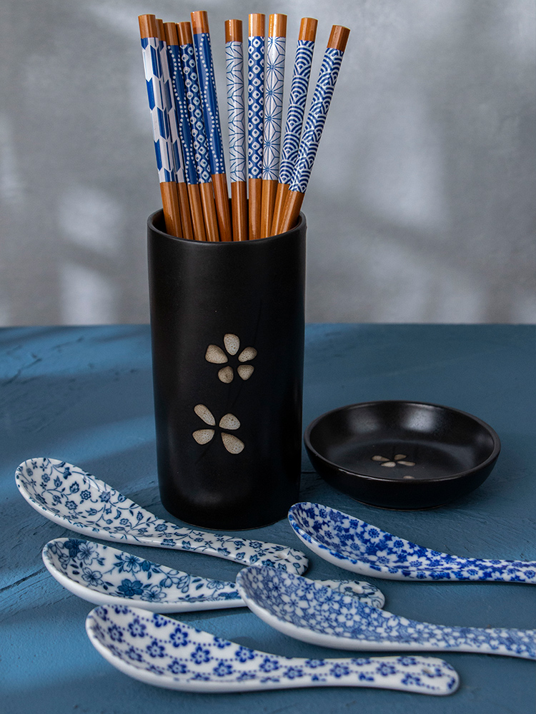 Five people use imported teaspoons of Five pairs of chopsticks sets of bamboo chopsticks + and wind patterns ceramic glaze next Five color spoon, spoon