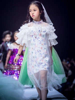 Cô gái catwalk đầm nhỏ chủ nhà mùa hè người mẫu trẻ em mẫu catwalk trình diễn trang phục piano hoa cô gái váy cưới - Váy trẻ em