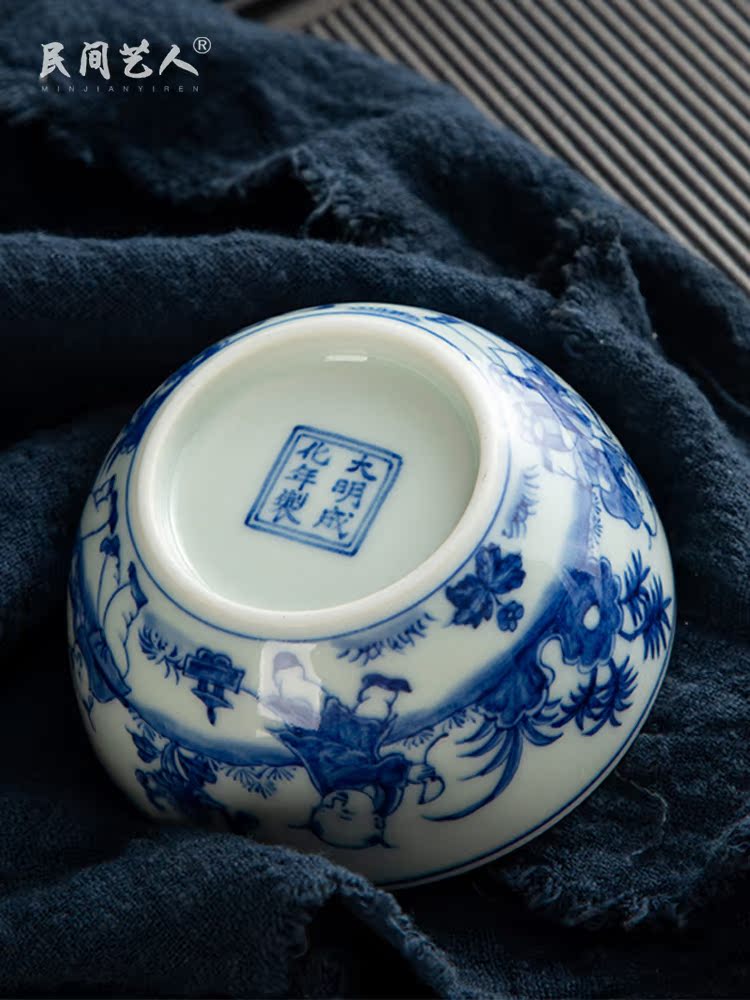 Jingdezhen archaize masters cup ceramic cups cup pure blue and white baby manual hand - drawn characters play kung fu tea cups