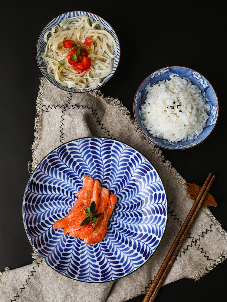 Japan imported rice bowl housewarming gifts tableware of household ceramic ipads China tableware Japanese small blue and white porcelain bowl
