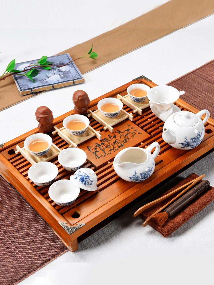 Purple sand pottery and porcelain kung fu tea set household small cup small office solid wood tea tray was the draw - out type tea table set